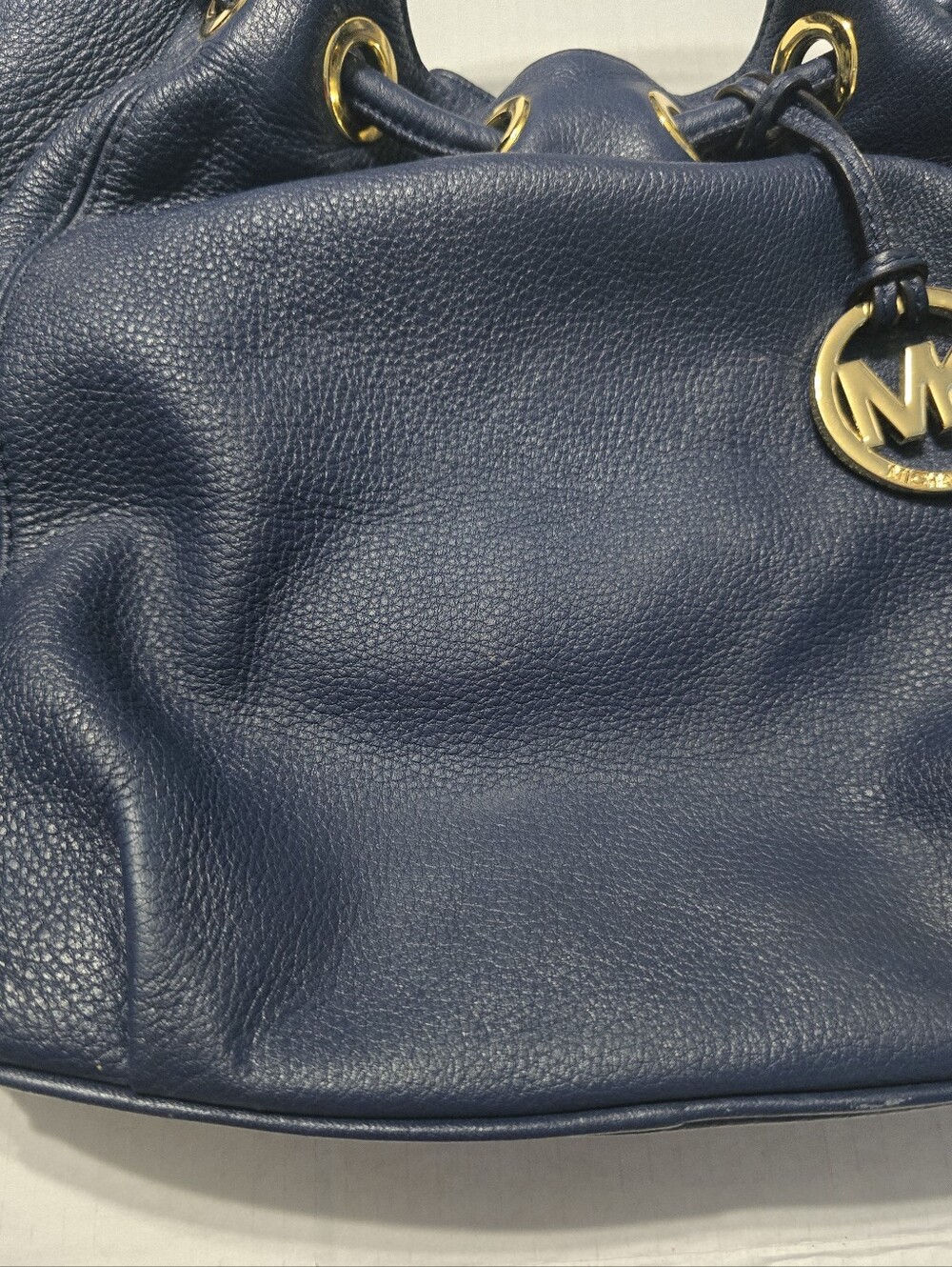 MK Michael Kors Navy Blue Shoulder Bag Purse Gold Tone Hardware Tassle Magnet - Picture 3 of 16